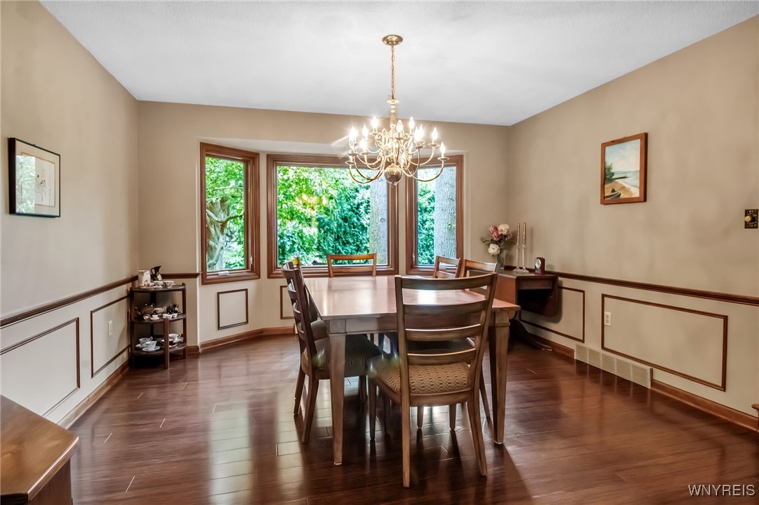 2 Silver Thorne Drive