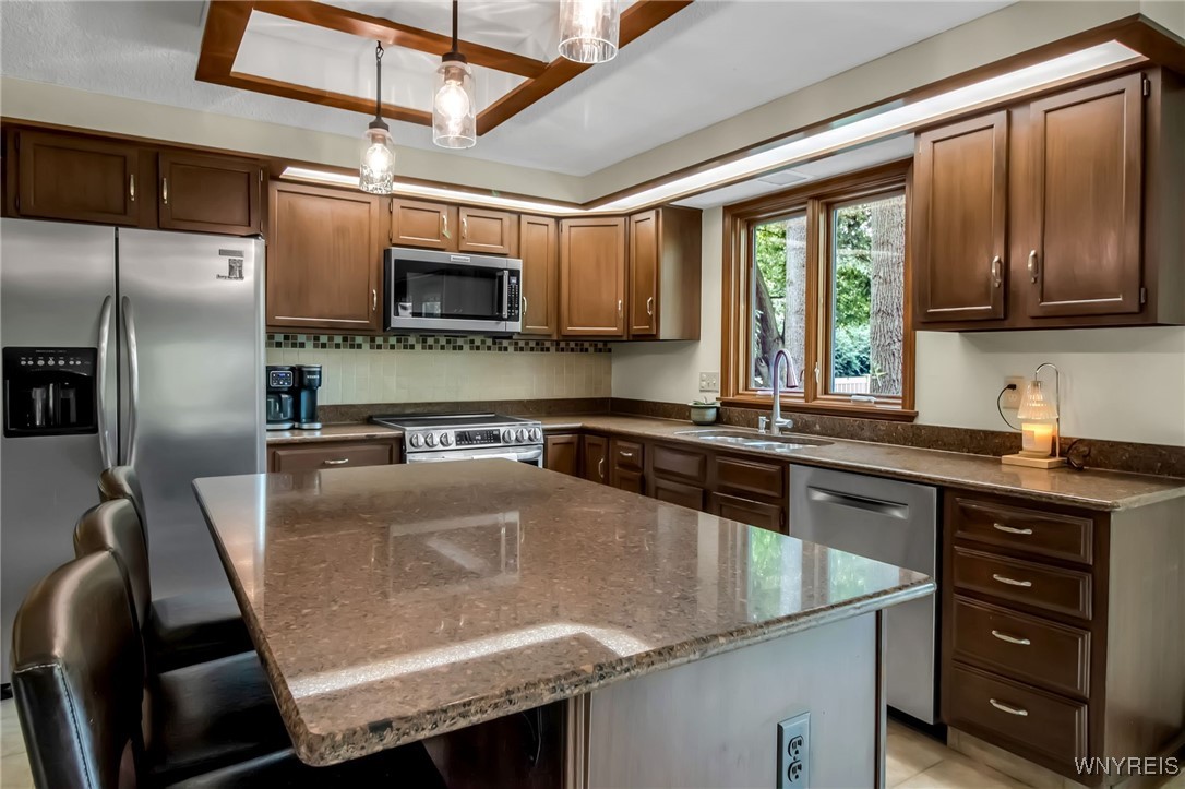 2 Silver Thorne Drive