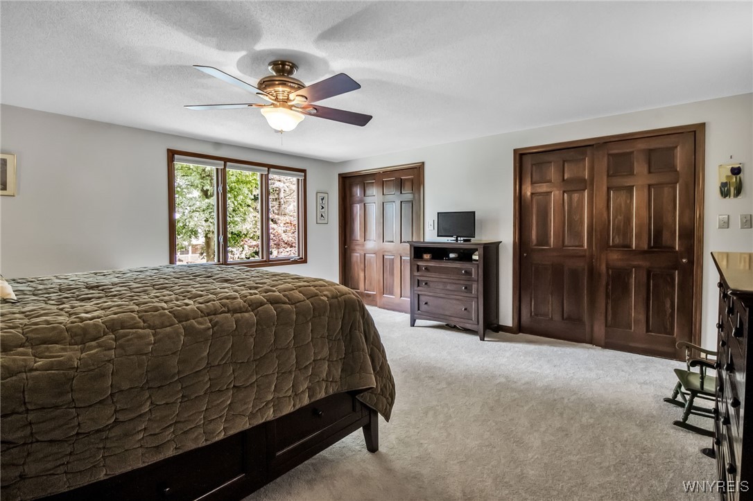 2 Silver Thorne Drive