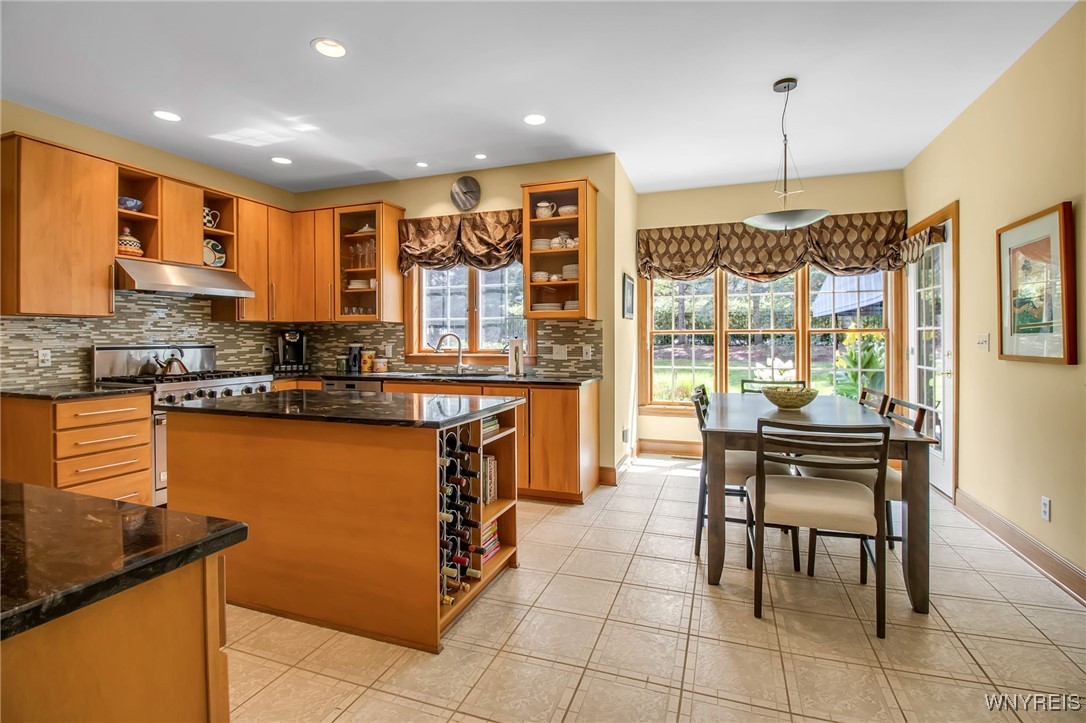 1 North Woodside Lane