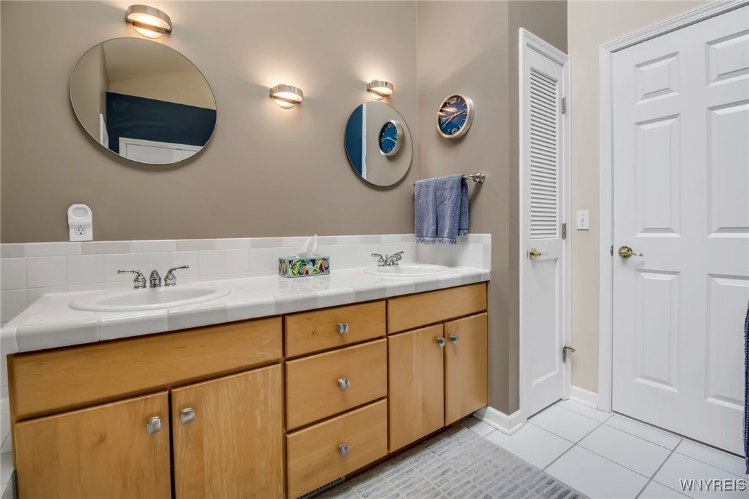 1 North Woodside Lane