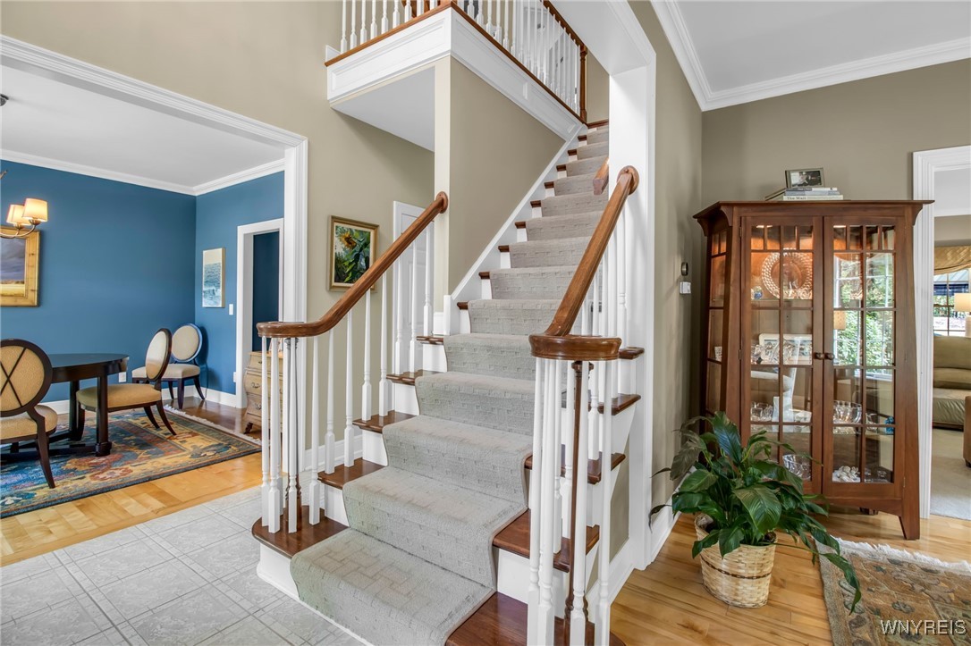 1 North Woodside Lane