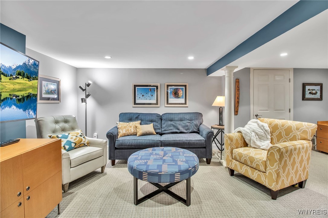 1 North Woodside Lane