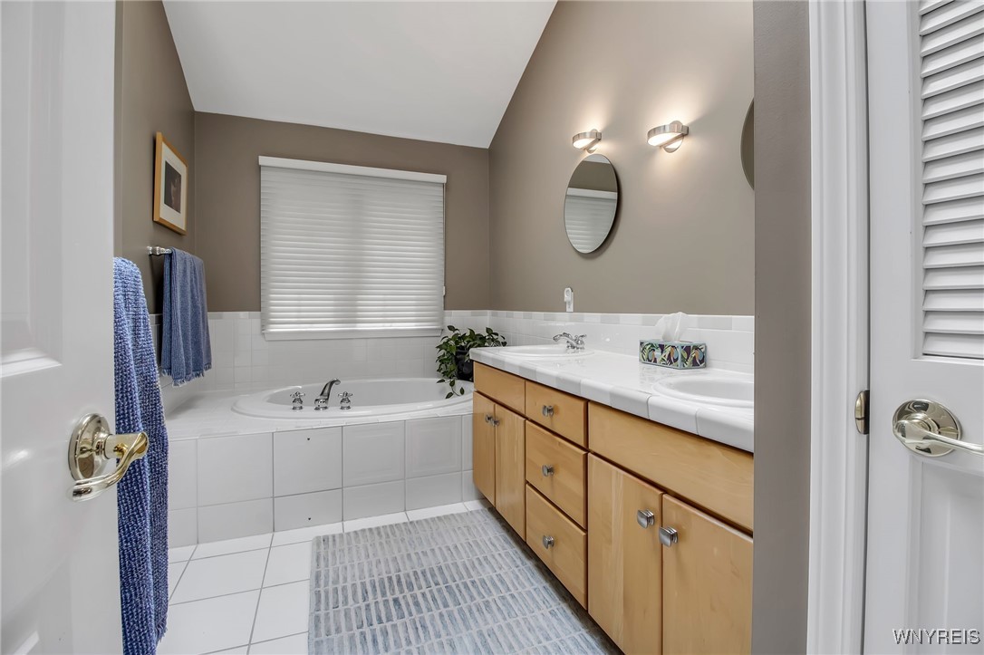 1 North Woodside Lane