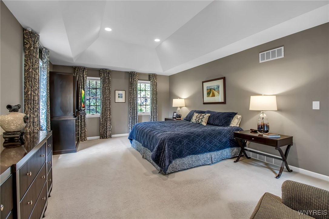 1 North Woodside Lane