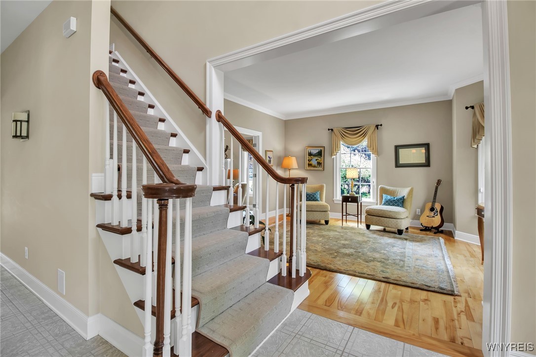 1 North Woodside Lane