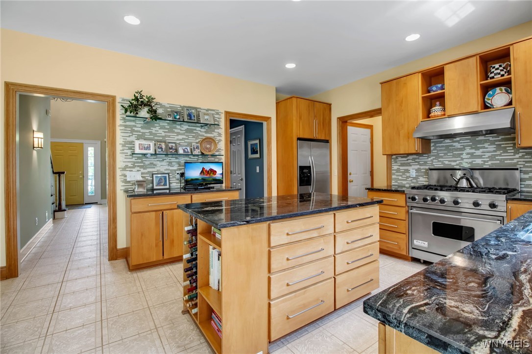 1 North Woodside Lane