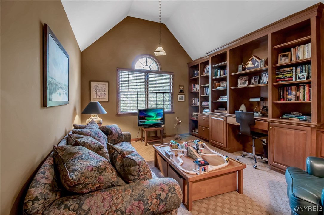 1 North Woodside Lane