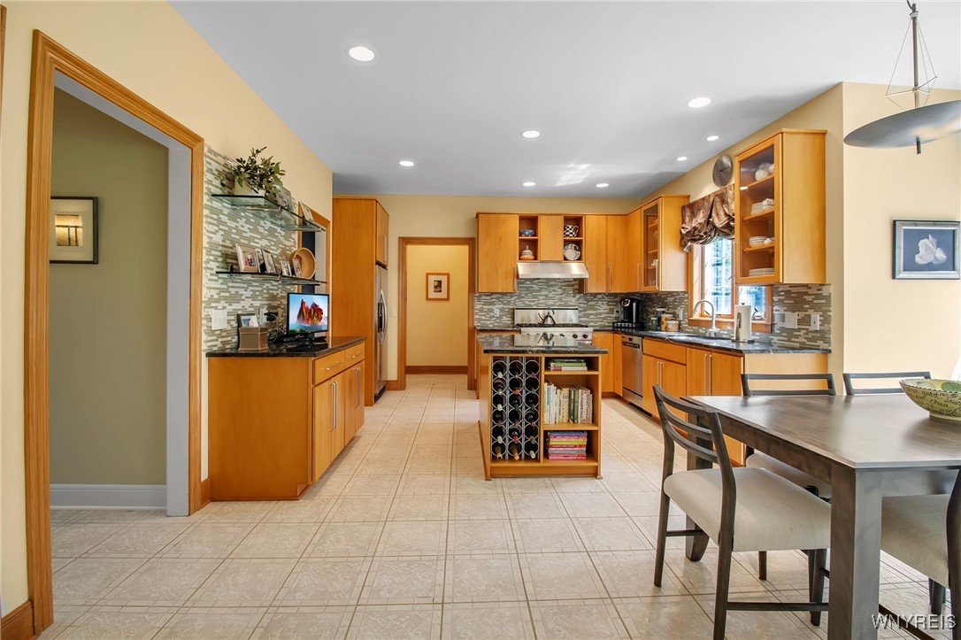 1 North Woodside Lane