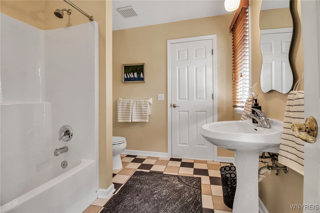 1 North Woodside Lane