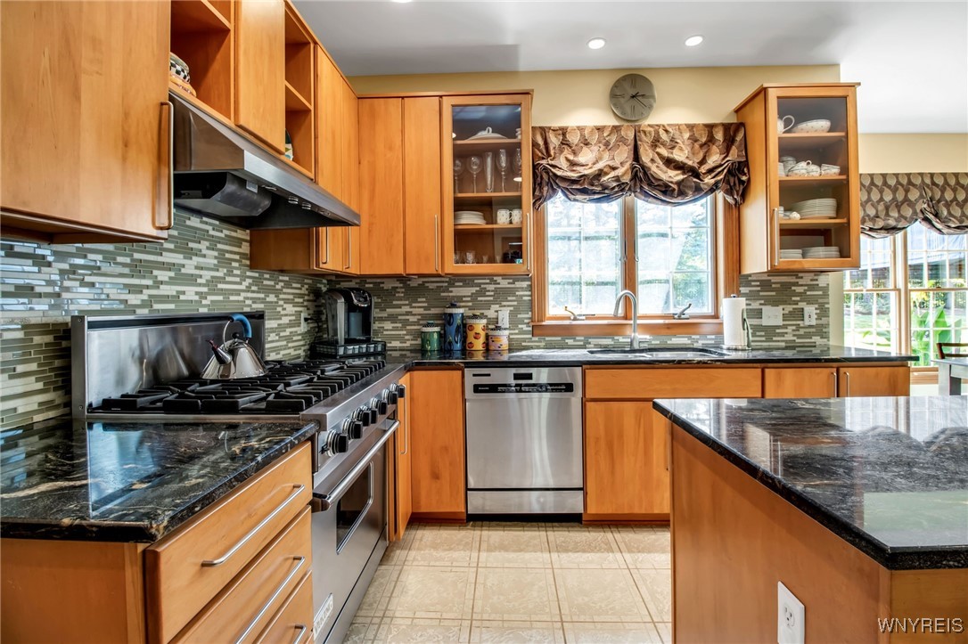 1 North Woodside Lane