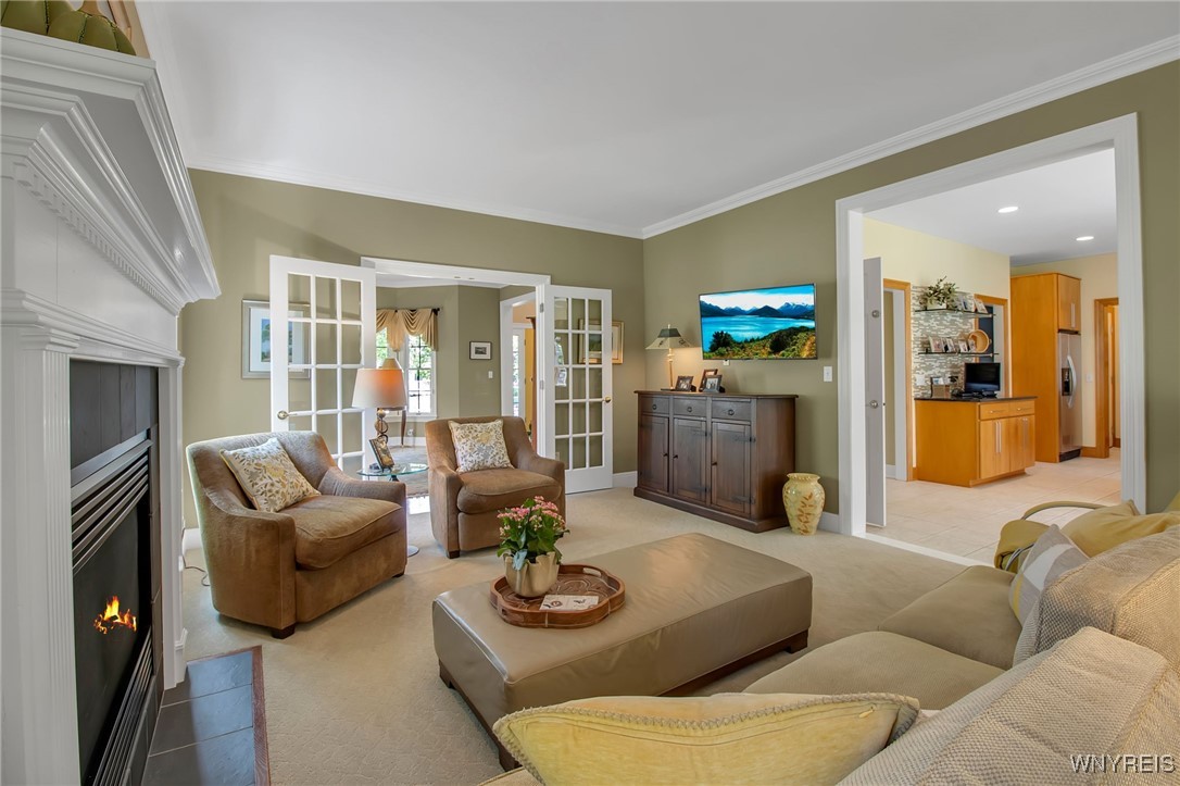 1 North Woodside Lane