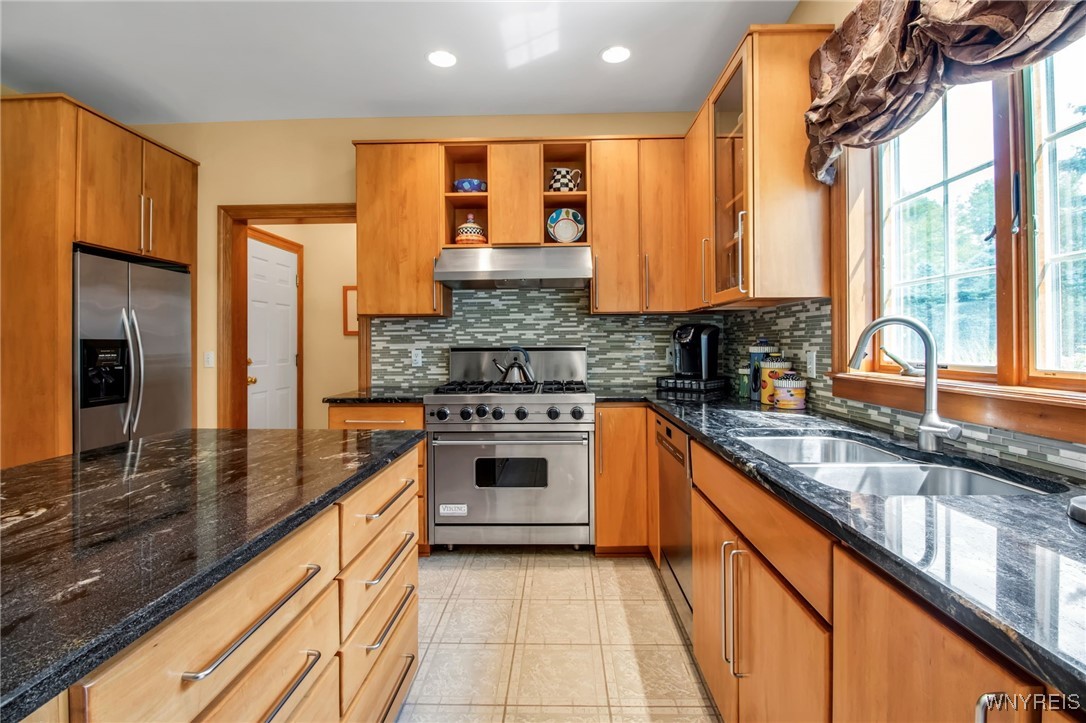 1 North Woodside Lane