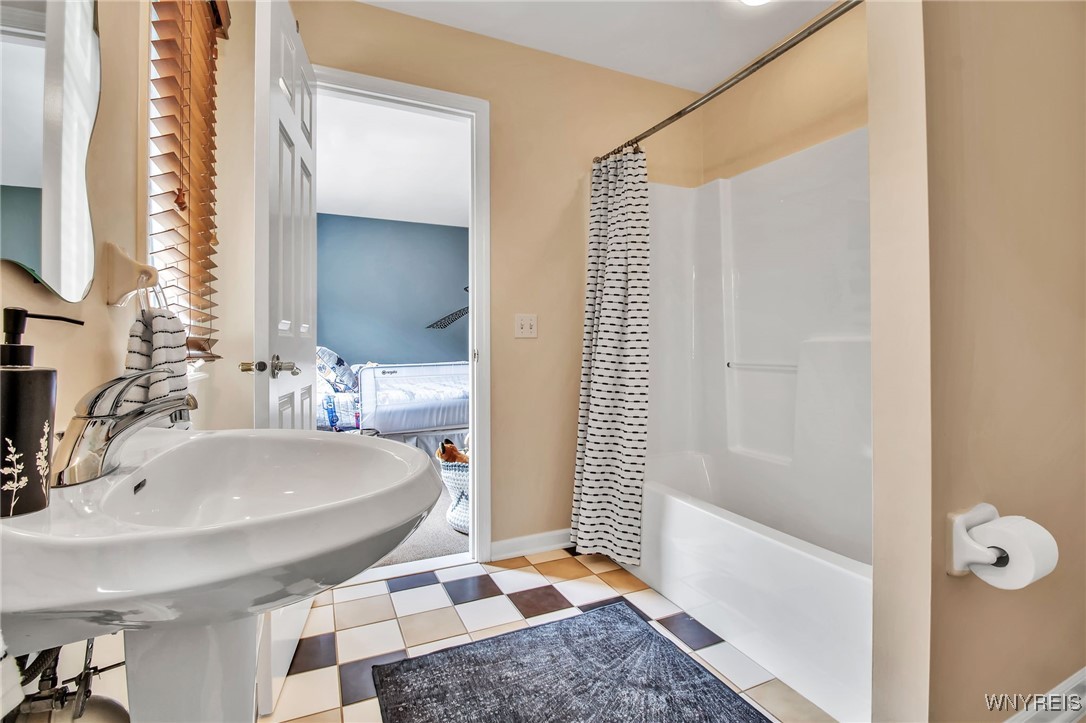 1 North Woodside Lane