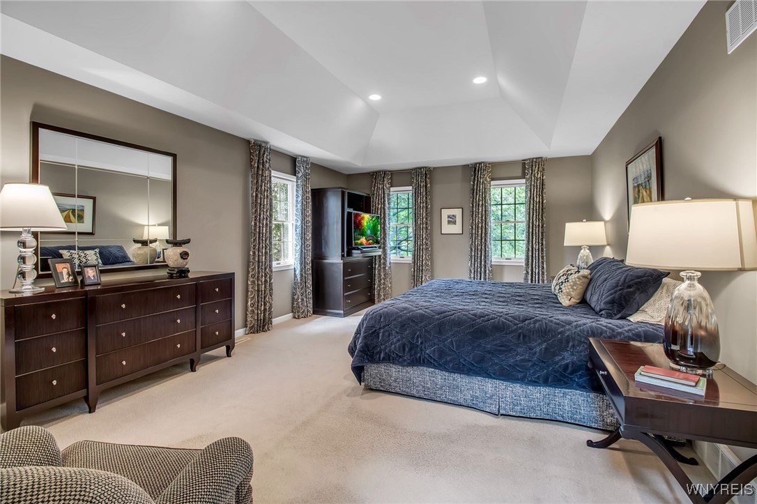 1 North Woodside Lane