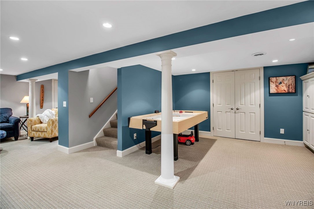 1 North Woodside Lane