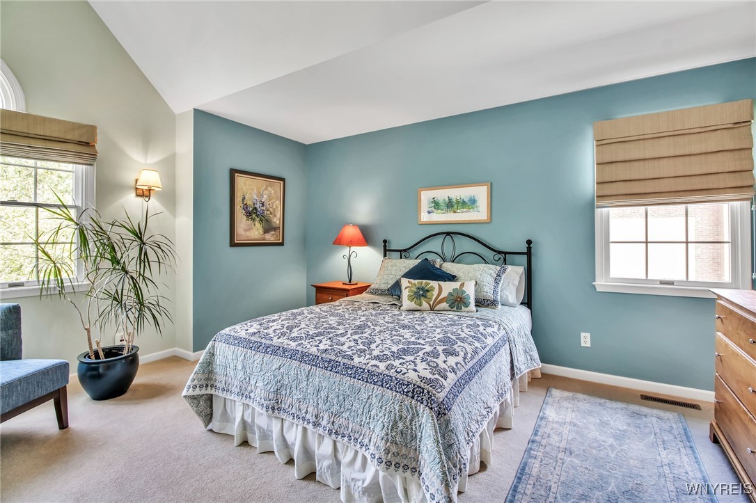 1 North Woodside Lane