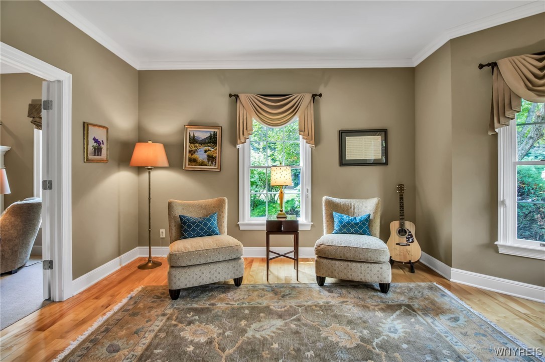 1 North Woodside Lane