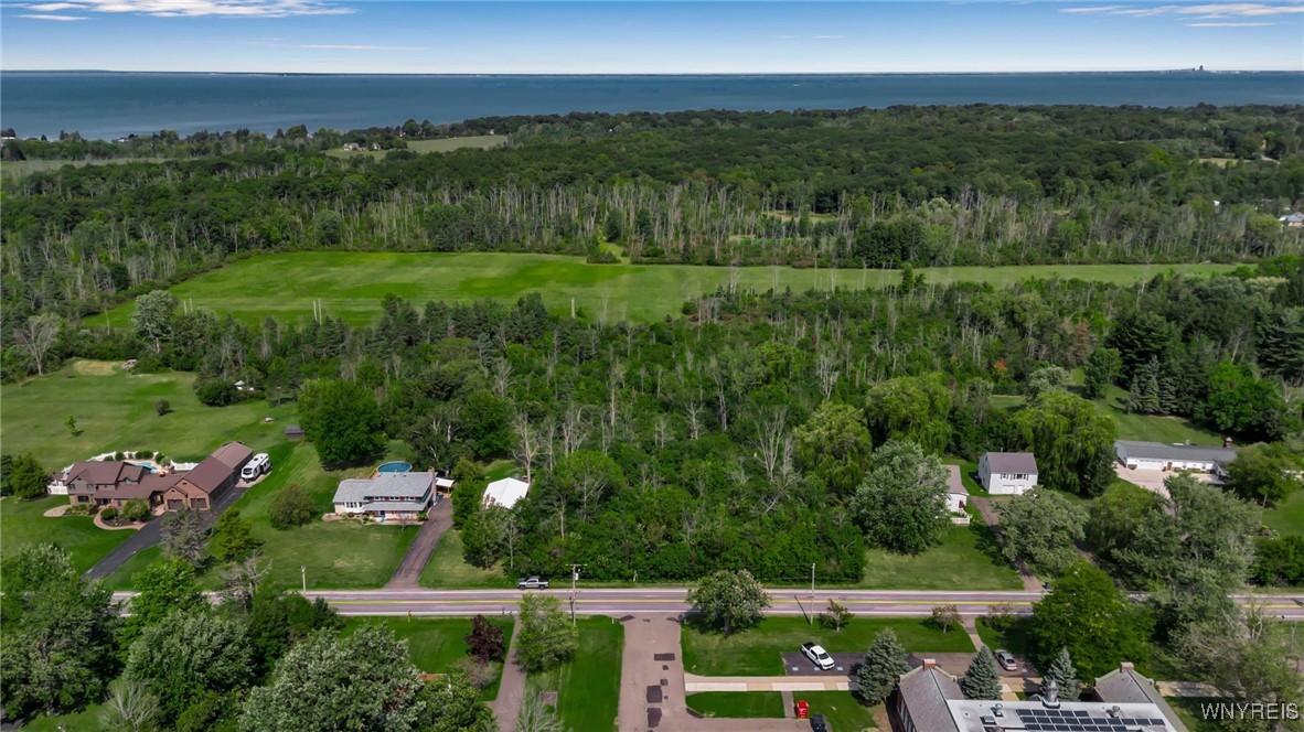 986 Sturgeon Point Road