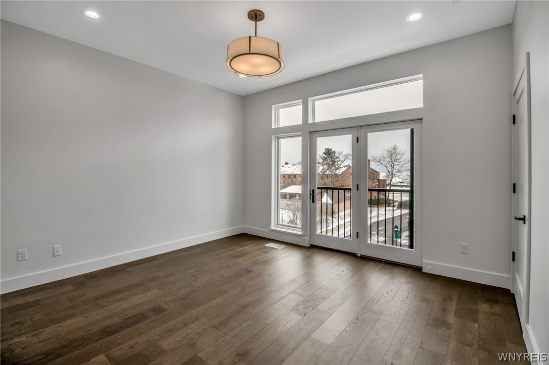 258 Lakefront Boulevard