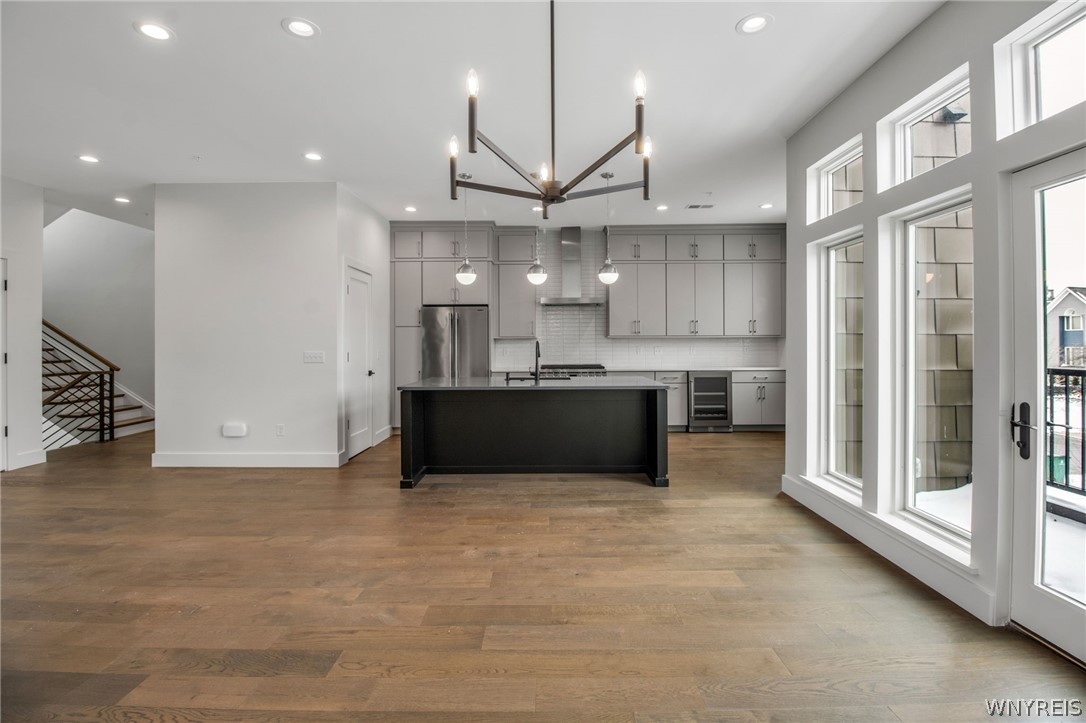 258 Lakefront Boulevard