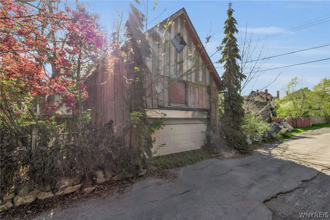 587 Breckenridge Street