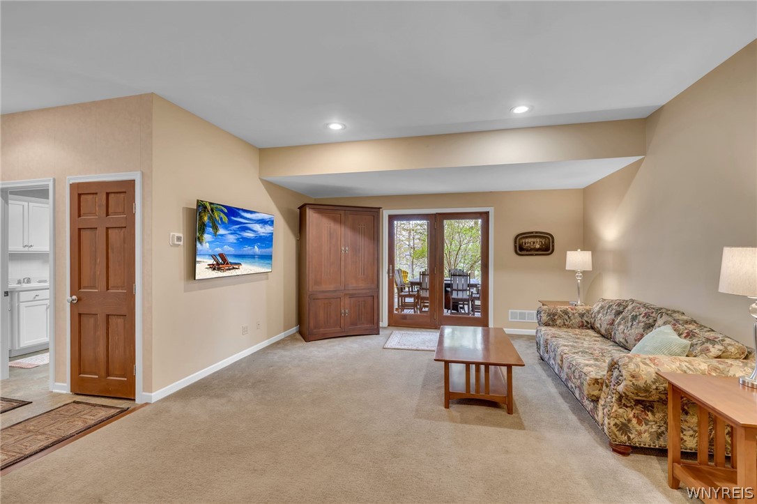 981 Lakeside Drive