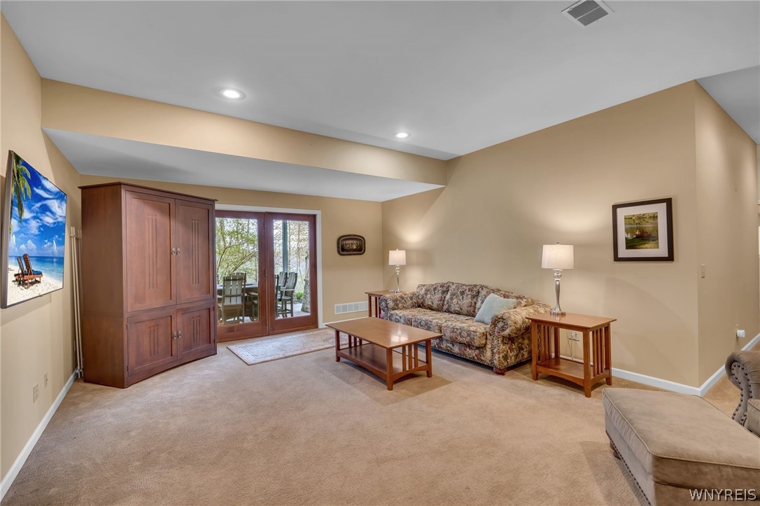 981 Lakeside Drive