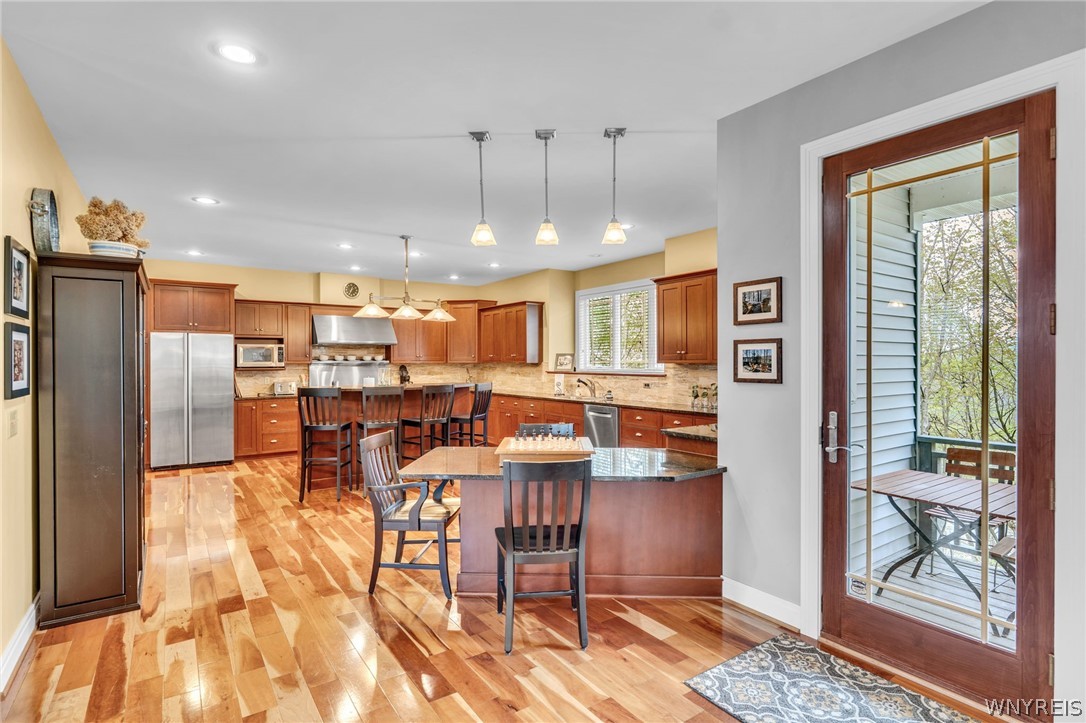 981 Lakeside Drive