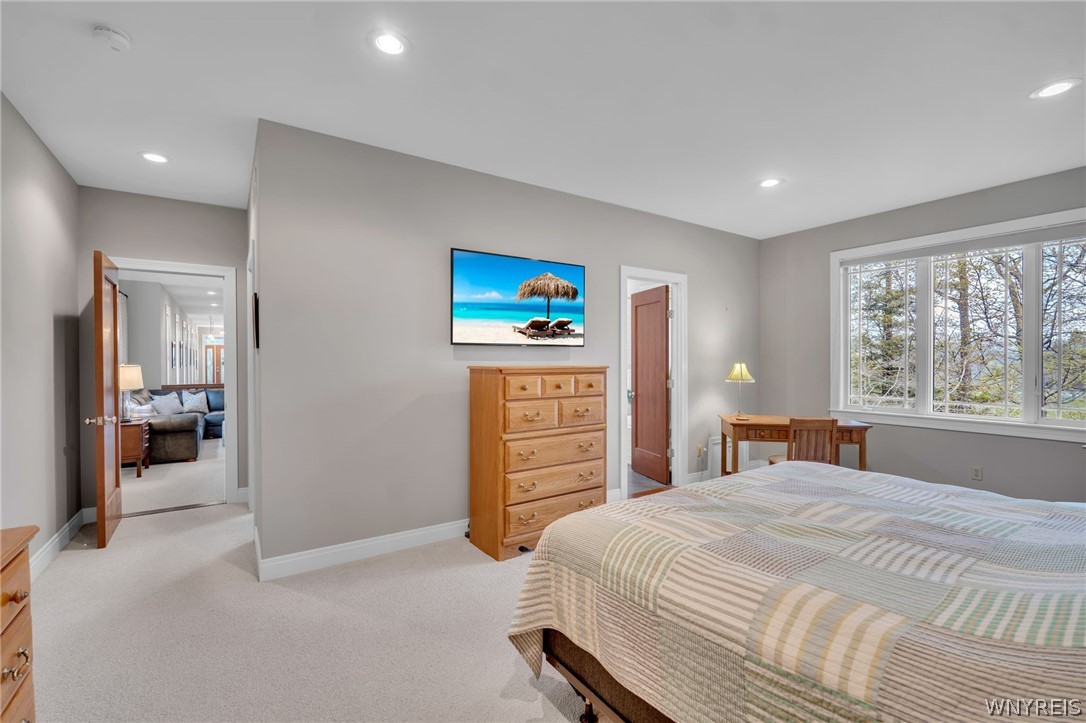 981 Lakeside Drive