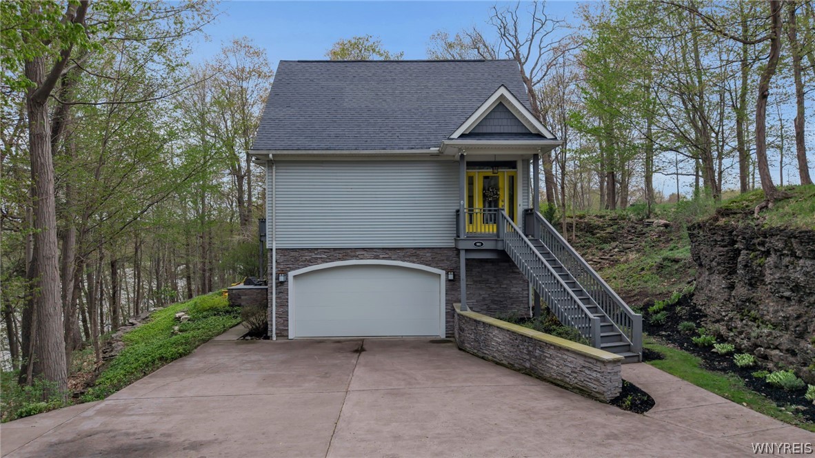 981 Lakeside Drive