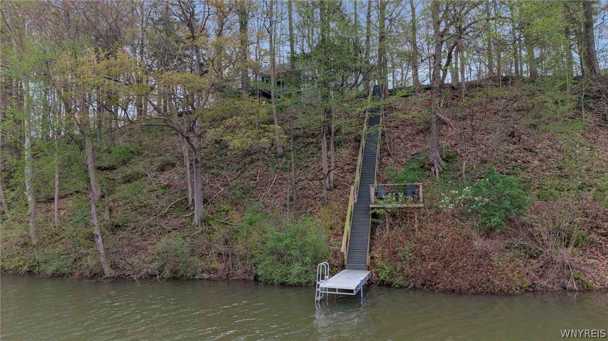 981 Lakeside Drive