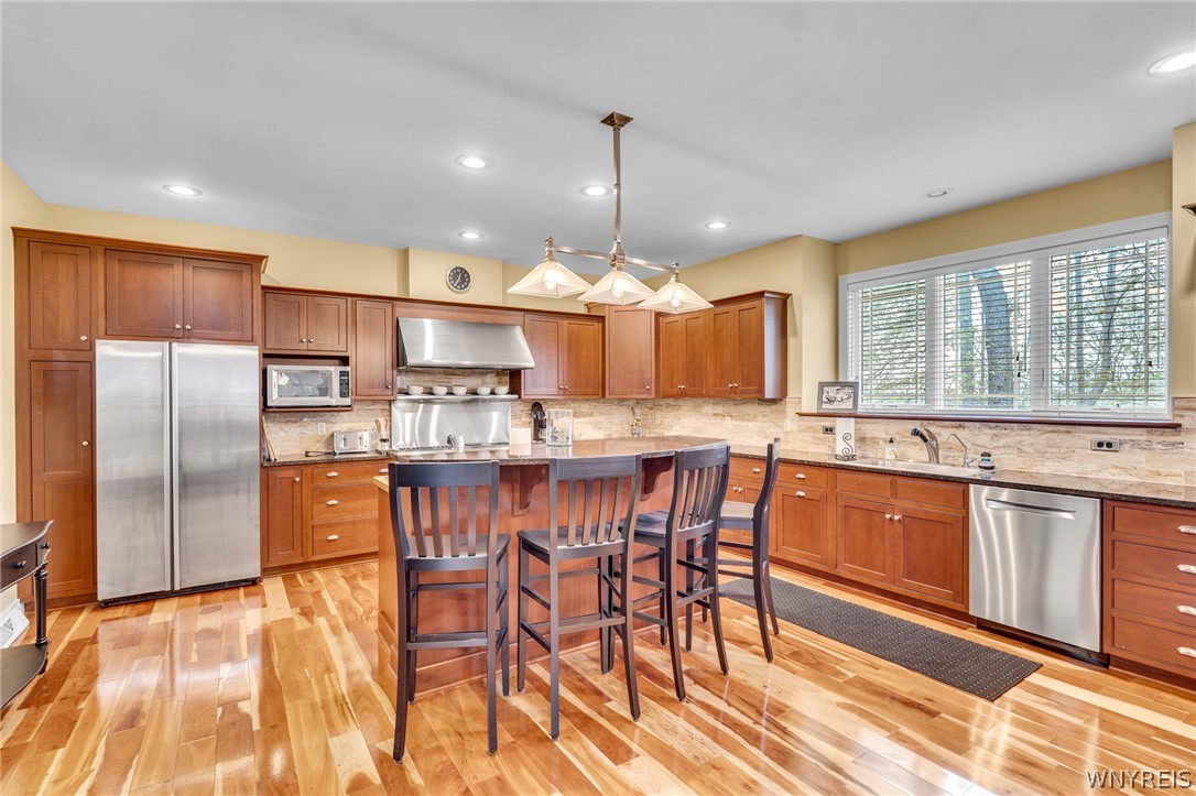 981 Lakeside Drive