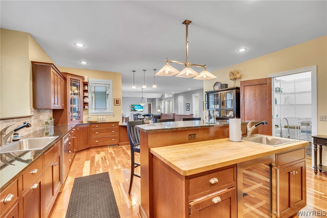 981 Lakeside Drive