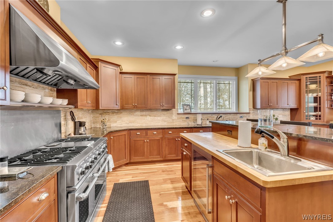 981 Lakeside Drive