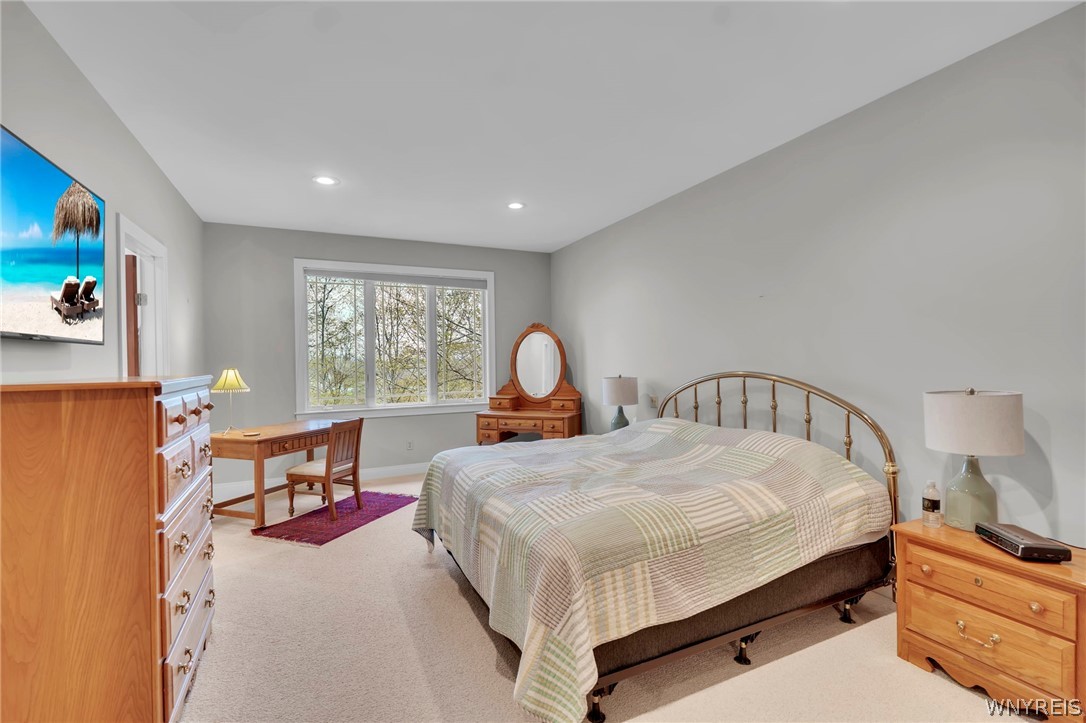 981 Lakeside Drive