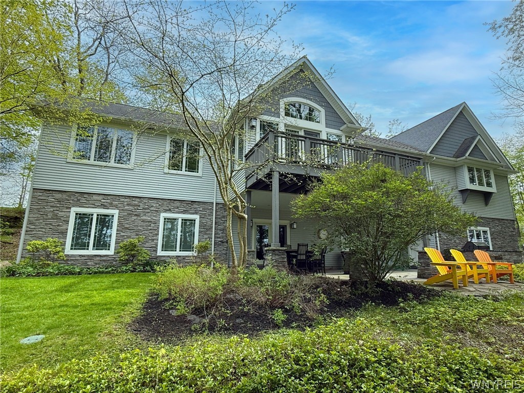 981 Lakeside Drive