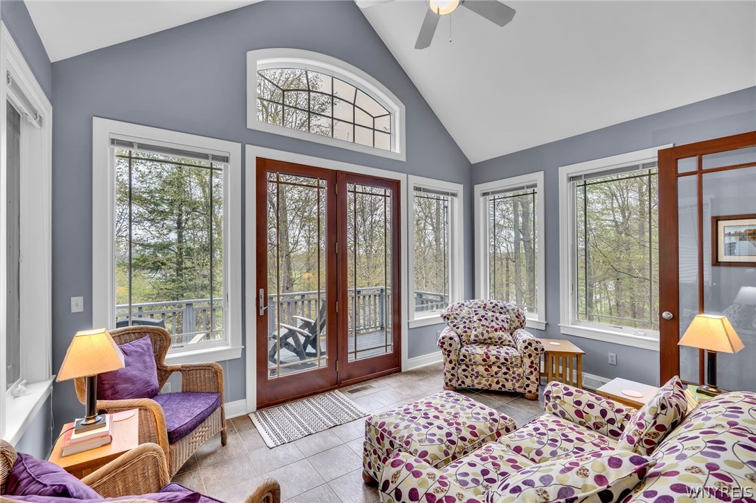981 Lakeside Drive
