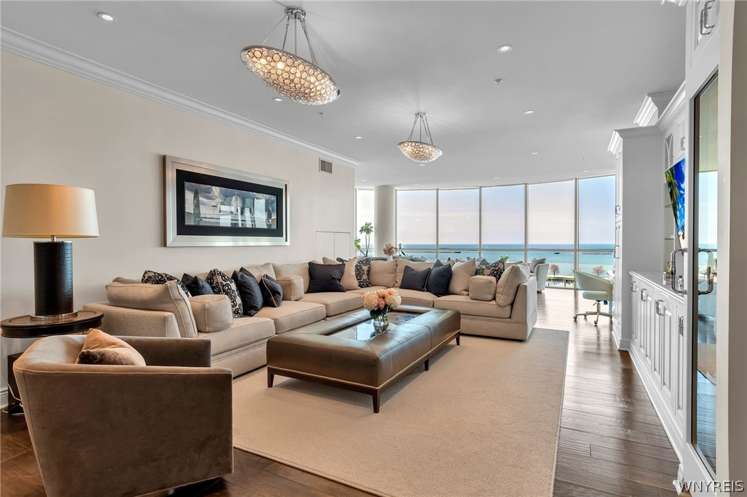 132 Lakefront Boulevard 902
