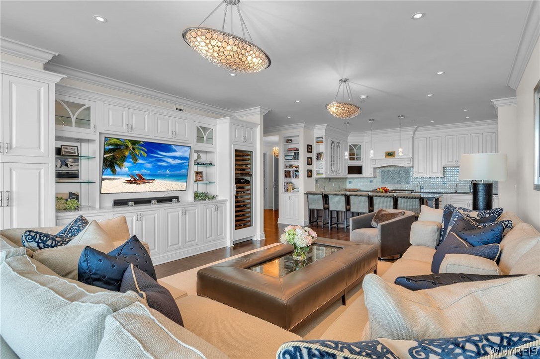 132 Lakefront Boulevard 902