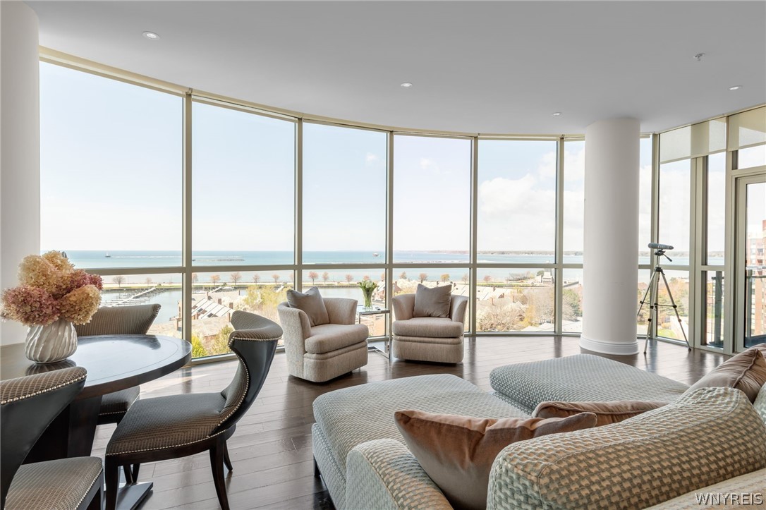 132 Lakefront Boulevard 902