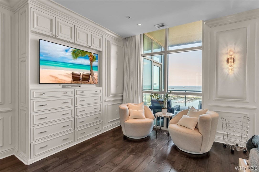 132 Lakefront Boulevard 902
