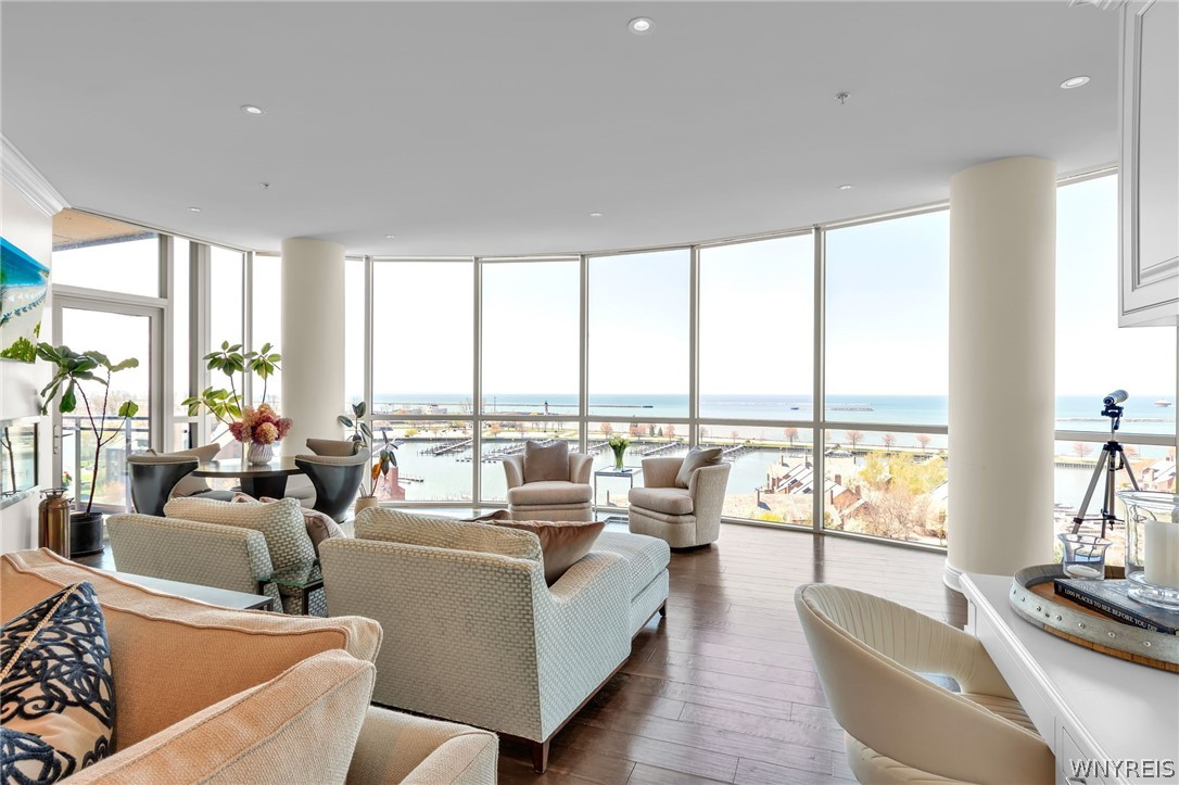 132 Lakefront Boulevard 902