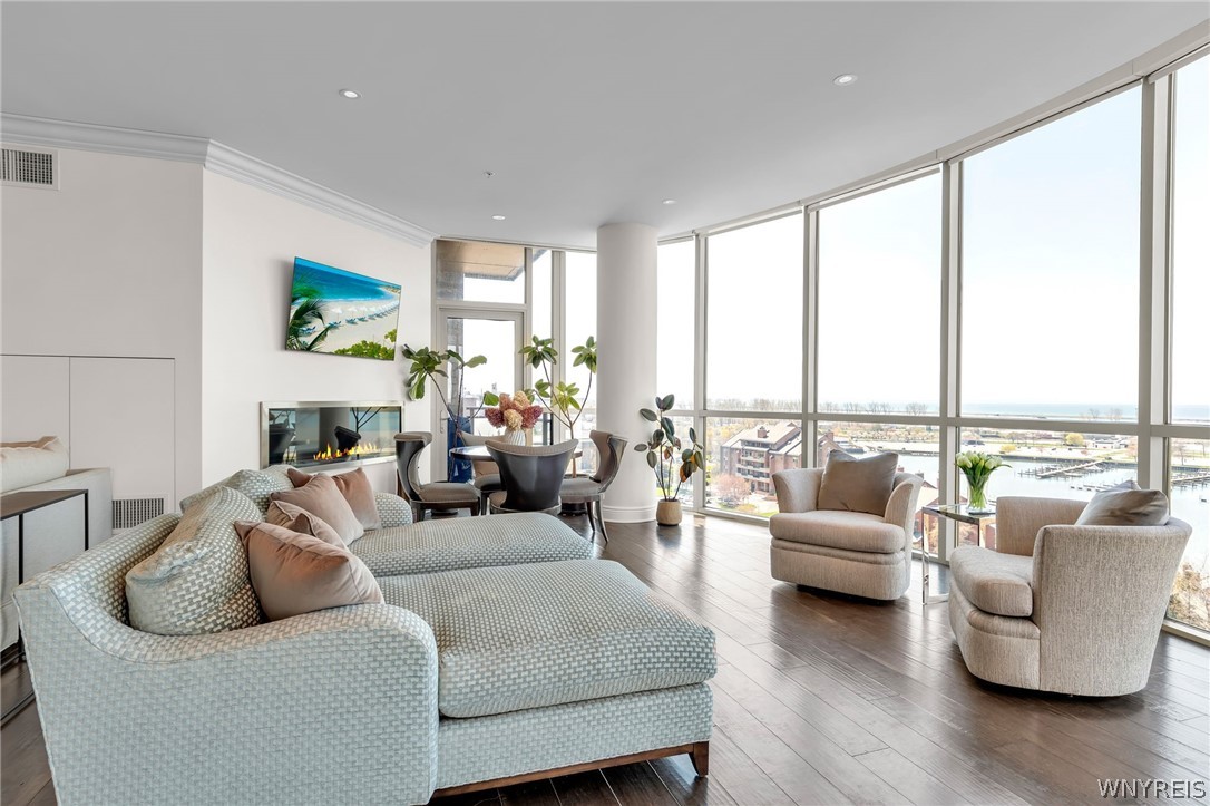 132 Lakefront Boulevard 902