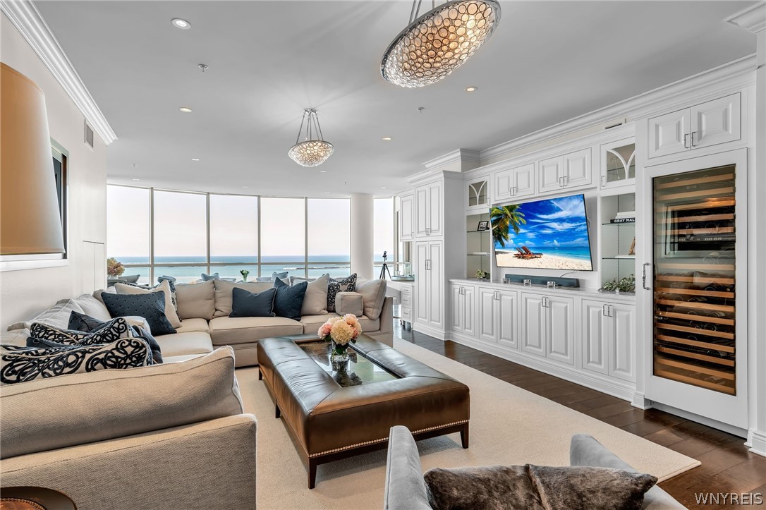132 Lakefront Boulevard 902