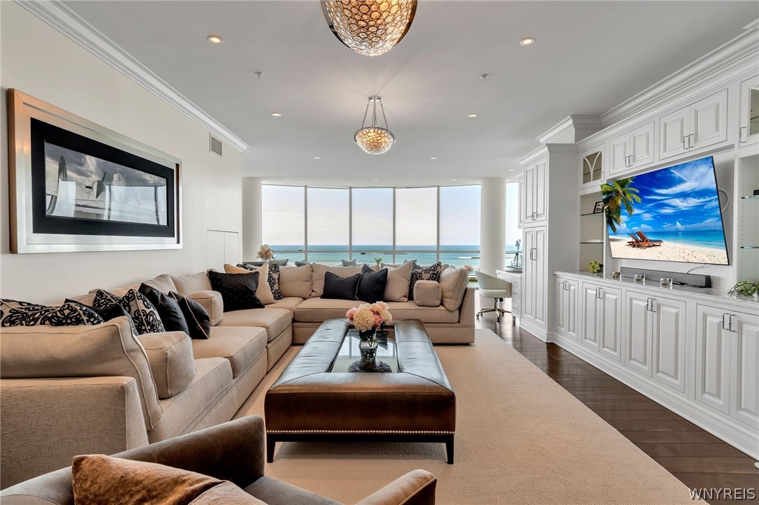 132 Lakefront Boulevard 902