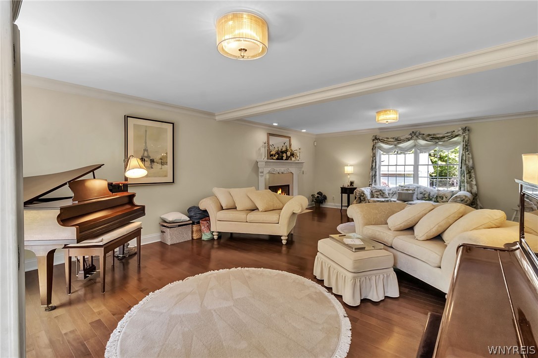 103 Sunset Boulevard