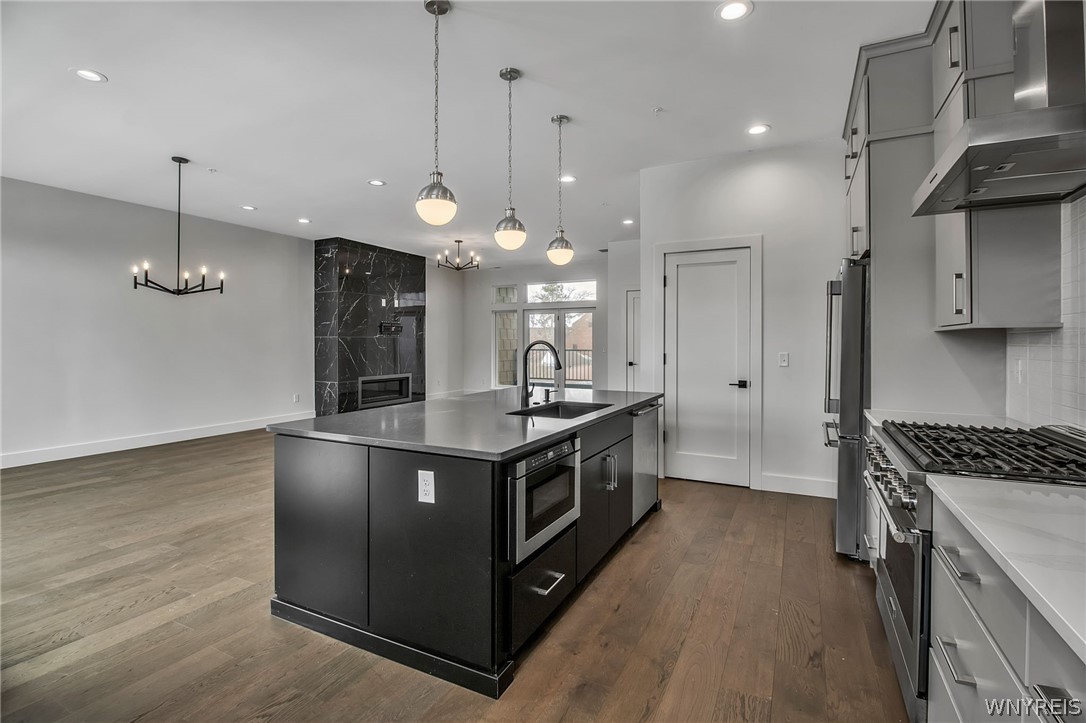 258 Lakefront Boulevard