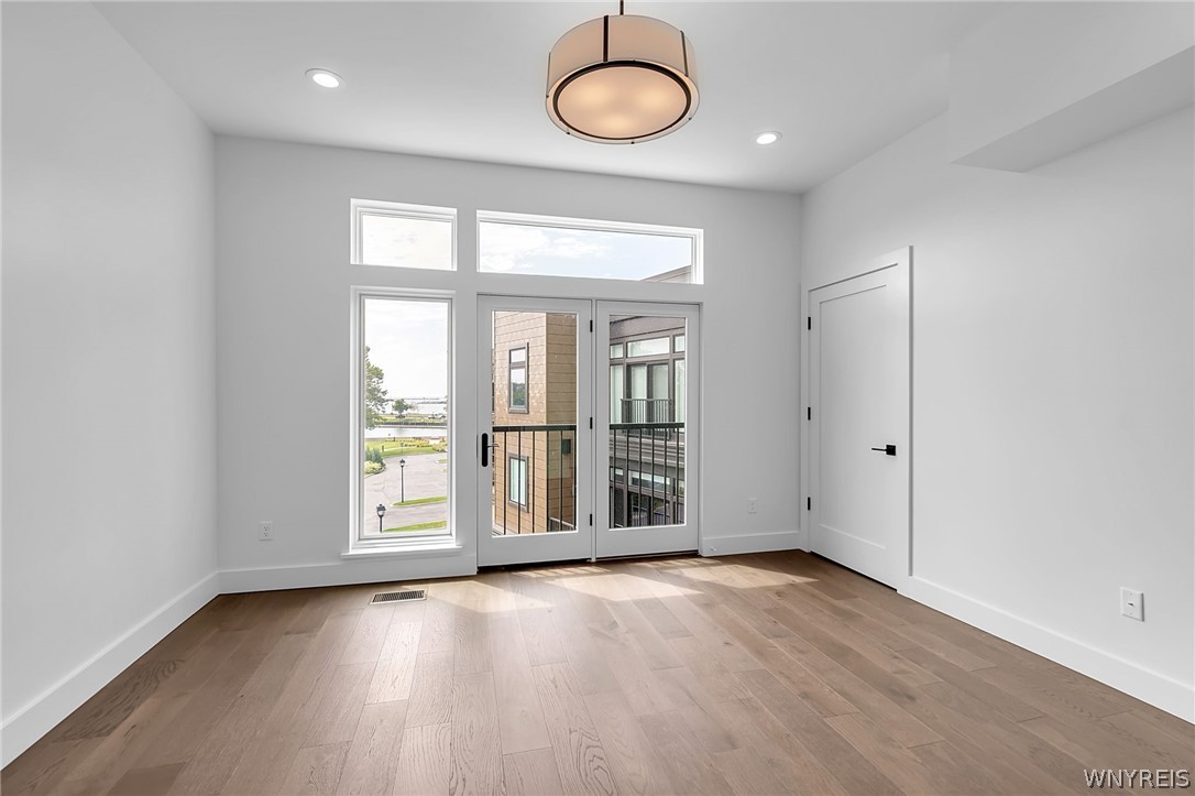 258 Lakefront Boulevard