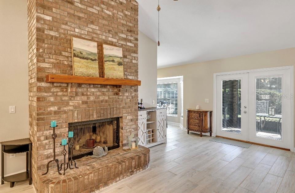 904 W BLUE SPRINGS AVE